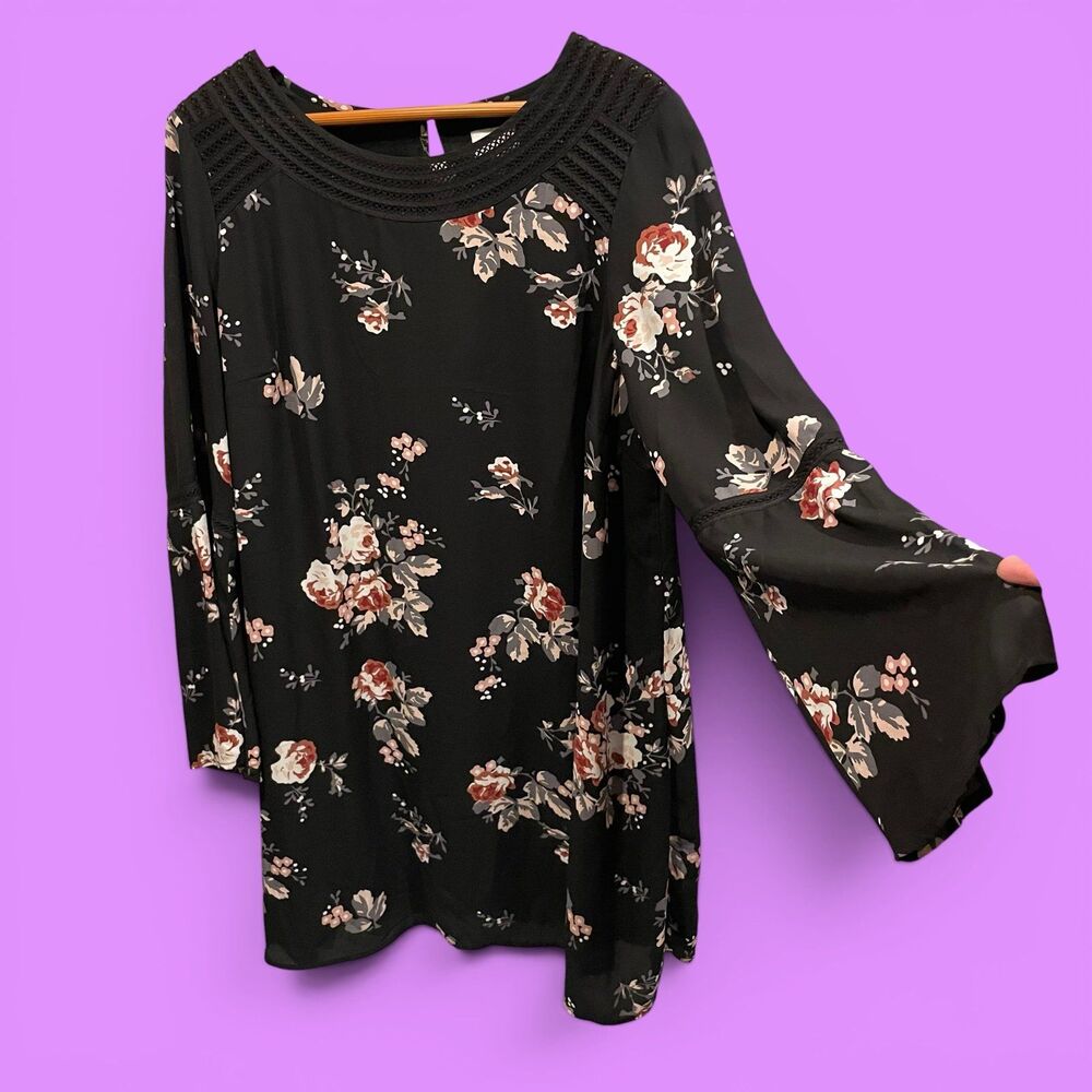 Cute flowy floral bell sleeve lattice trim midi dress Isabel Maternity lined